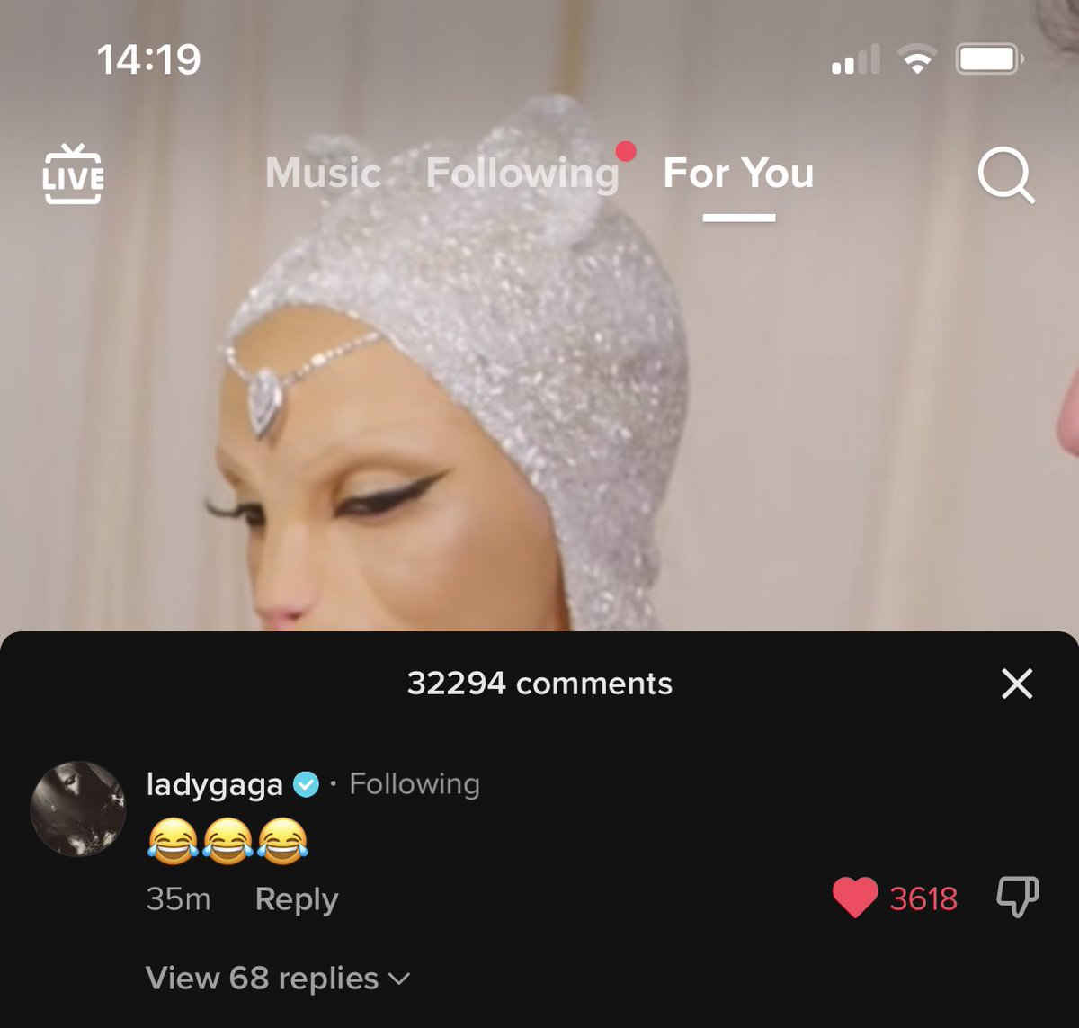 RDTLadyGaga's tweet photo. Acompanhando de casa?

Lady Gaga deixou um comentário no Tik Tok em um vídeo de Doja Cat no MET Gala. https://t.co/IBDnpTVCwF