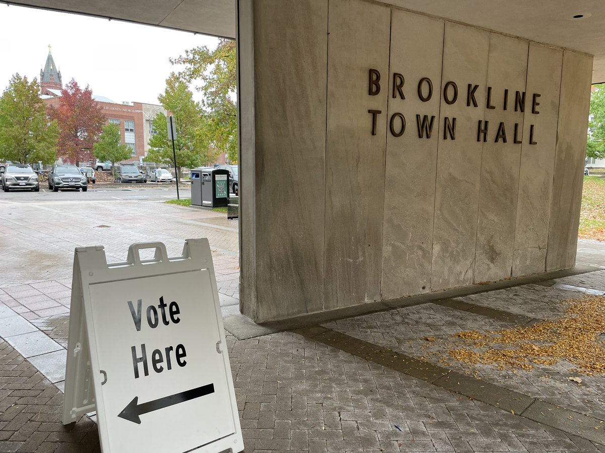 Thank you to @mamalehs in Brookline for fueling our poll workers, election volunteers, & Town Clerk staff on this #ElectionDay! 

🗳️☑️🥪

There is still plenty of time to cast your vote in the Annual Town Election. Find all your election information here: brooklinema.gov/138/Election-I…