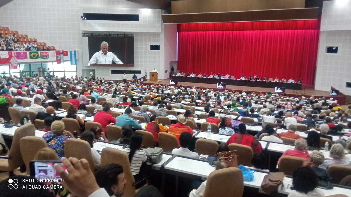 Cuba_CTC's tweet photo. .@DiazCanelB subrayó que la causa fundamental del mantenimiento del bloqueo contra #Cuba es impedir que triunfe el socialismo a 90 millas del imperio, en la clausura del Encuentro Internacional de Solidaridad que sesionó en #LaHabana.
#MejorSinBloqueo
#CubaEsSolidaridad https://t.co/2G4wP9ei9X