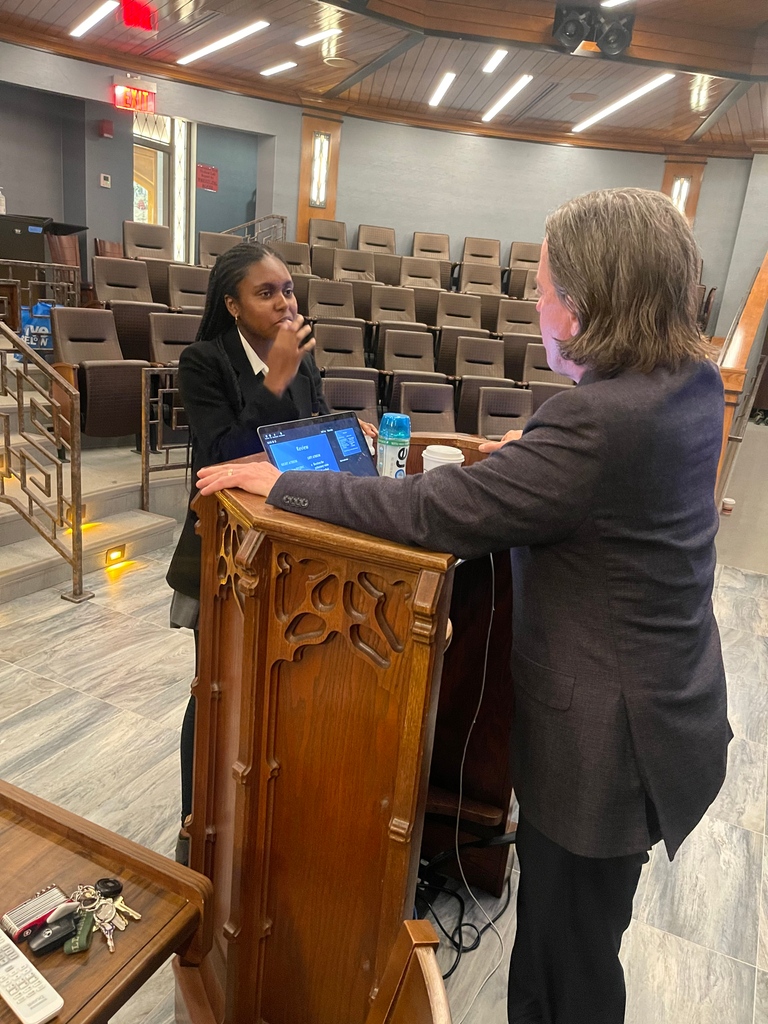 Last Thursday, Dr. Levchuck gave an outstanding PowerPoint lecture on Cardiac Embryology and postnatal development . He also concurrently incorporated a virtual human heart dissection using our Anatomage table.