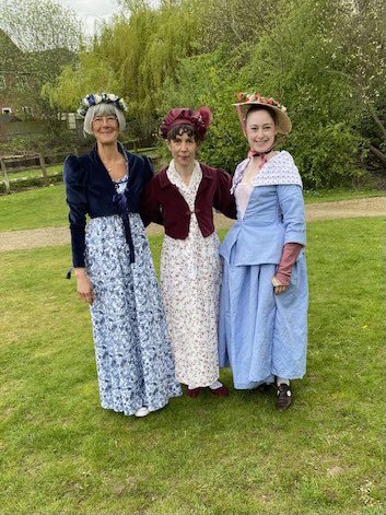 GeorgetteOxford's tweet photo. More photos from our May Day celebrations yesterday #MayDay #MayMorning #MayMorningOxford #Regency #18thCentury #RegencyDance #HistoricalDancing https://t.co/H6m6hDBTgr