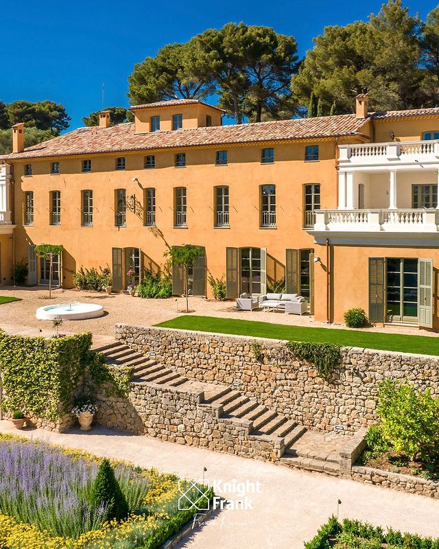 EstateNetFrance's tweet photo. Knight Frank French Riviera welcomes you to Chateau Lerins — A stunning chateau located in #Mougins, a picturesque hilltop village in the South of France.

🔍 REF. 8779
https://t.co/9QctFFFvUX
____
#KnightFrank #knightfrankfrenchriviera #kfhomes #frenchriviera #cotedazurfrance https://t.co/O2o2qJtI4I