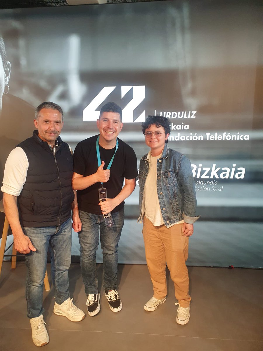 Saregune's tweet photo. Buscando mejorar sus competencias de programación, parte de nuestro alumnado acudió a @42UrdulizFTef a conocer la gran labor que están desarrollando. ¡La prueba de acceso fue un éxito, esperamos buenas noticias! #WomensLearningToCode #CodigoEnElCascoVG @sendotuAB #FSE https://t.co/g66oVCCJvz