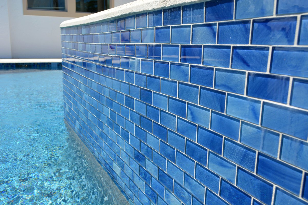 Katheri09066458's tweet image. Bring the Ocean to Your Backyard: Blue Pool Tile Inspirations. Read more, bit.ly/42dfDrm

.

.

.

#BluePoolTiles #PoolTiles #GlassPoolTiles #MosaicPoolTiles
