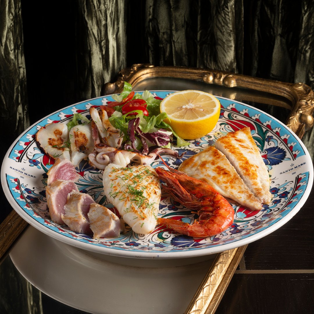 Check out our newest partner, Santo Mare, for a taste of the Italian coast on your plate. Indulge in a seafood feast and discover the delicious flavors of Italian seafood cuisine. Order now on SUPPER's app or website for a fine dining experience at home. #SUPPERLondon #santomare