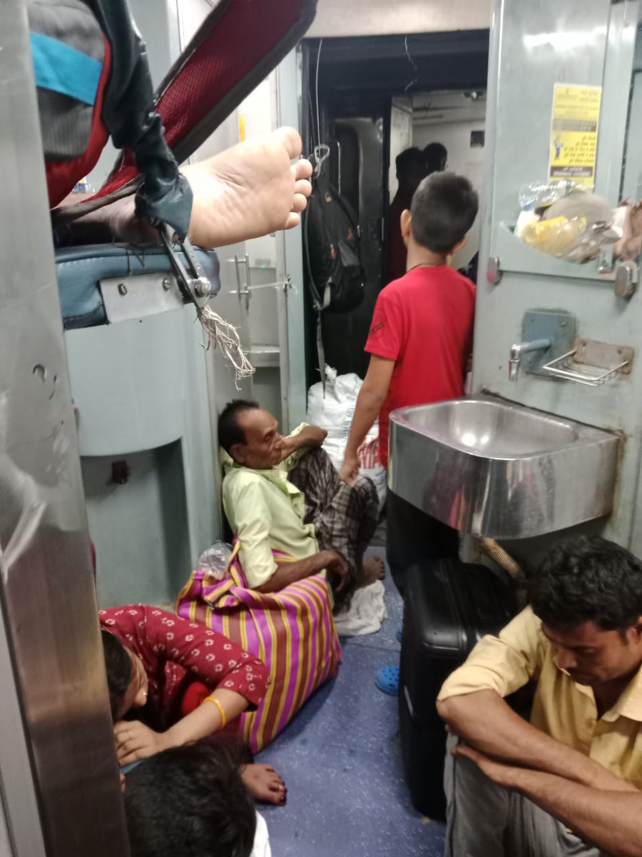 shafique_08's tweet photo. Hello @Central_Railway @RailwaySeva @RailMinIndia my family is travelling in train no. 22538 whose PNR no. 8761278603 they are facing lots of problems toilet is dirty &amp; smelling, charging socket have no power supply even the window's rubber also worn out pls check 🙏🏻 https://t.co/LuyMKEPV5l