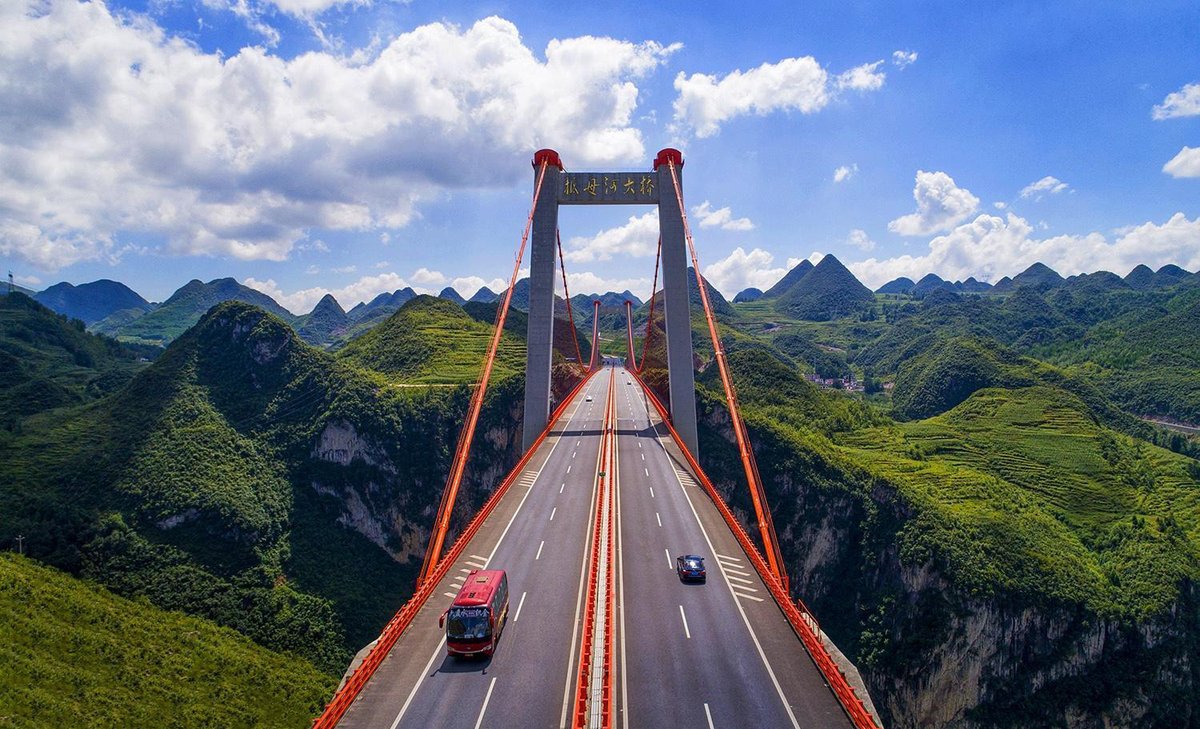 VivirenGuizhou's tweet photo. El Puente de #Dimuhe se inauguró en 2015. El majestuoso #puente cruzando el río entre imponentes montañas constituye un paisaje impresionante y también es una vía principal que conecta de manera segura ambos lados de las orillas.💕💕
📷 by Sohu News
#Guizhou #unpuentealdía https://t.co/AQJapYVR18