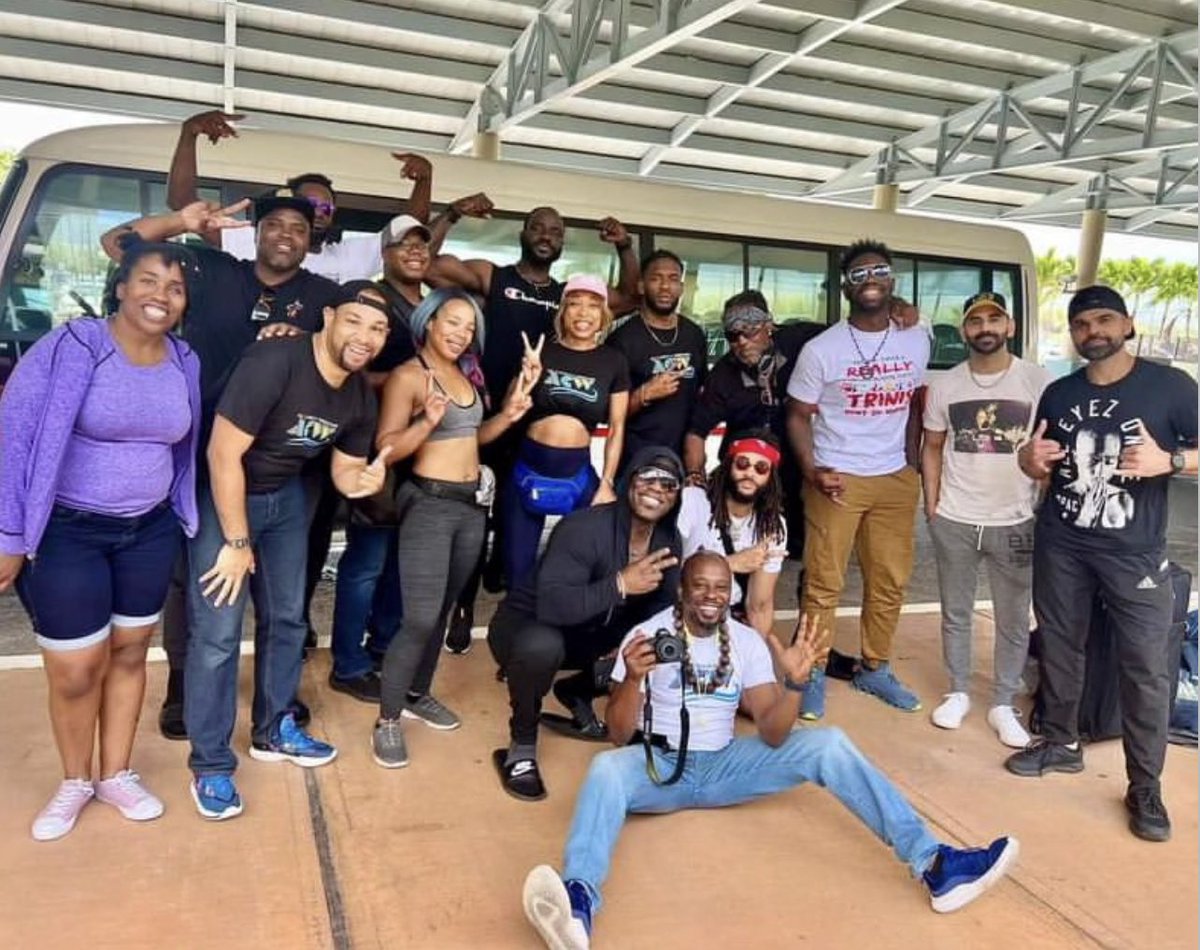 DaBlackPope's tweet photo. Pope may not see eye to eye with everyone in this pic, however it’s only right that I give flowers to all who partook in @AllCaribbeanWr1 one year anniversary show “Revelation” cause this crew absolutely killed it! 👊🏾
#ACW #Revelation #WhereIsPope https://t.co/N6uuXDXwFW
