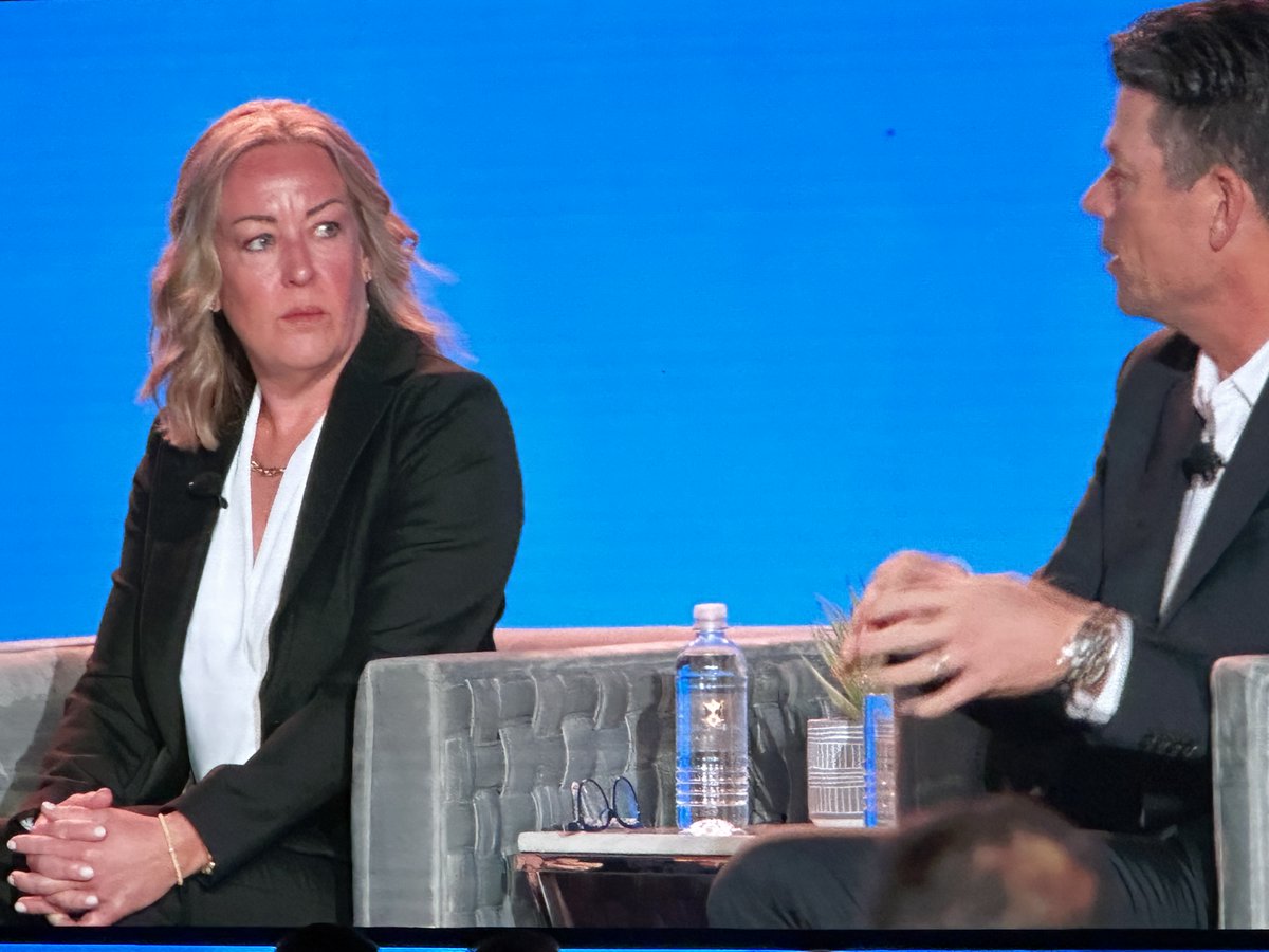 gsperez's tweet photo. One of my very favorite leaders in the industry, Sue Yannaconne @Realogy shared a great many things today: "potential over pedigree", and "people who will self solve" were some of her keys for the qualities she looks for her leadership organization.  Love that! @t3sixty @moveeasy https://t.co/PZHHRWxdNJ