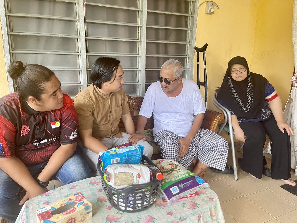 MadyasirAB's tweet photo. ZIARAH KASIH AIDILFITRI KAMPUNG SEPAKAT MASAI

Petang tadi (Mei 2, 2023) saya bersama Ketua Kampung Kg. Baru Masai, Tok Indraputra Hj. Ibrahim melakukan Ziarah Kasih ke atas beberapa keluarga memerlukan di sekitar Kampung Sepakat Masai.

[1/3] https://t.co/6mTDjupAu8