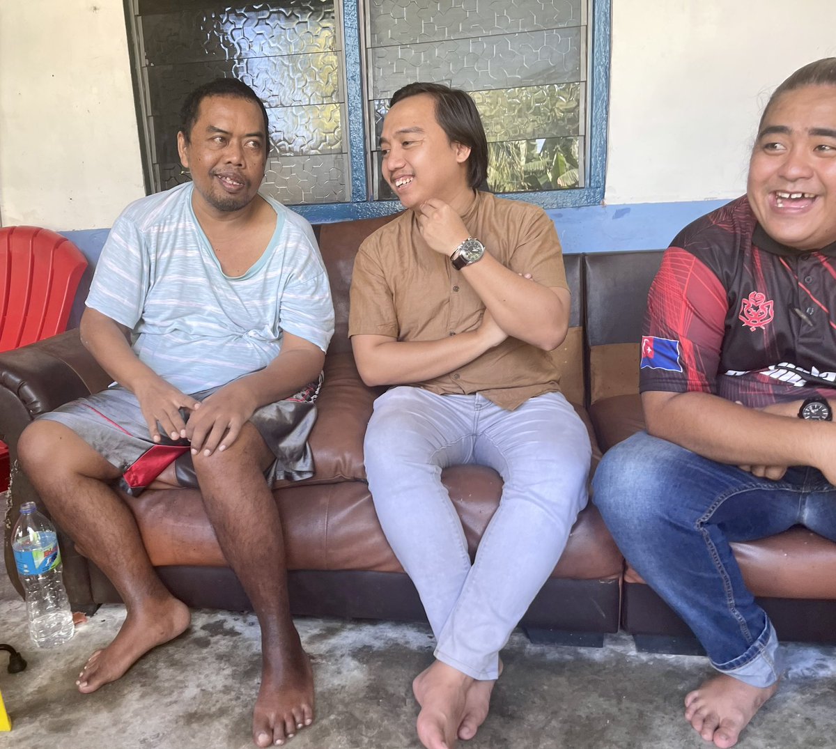 MadyasirAB's tweet photo. ZIARAH KASIH AIDILFITRI KAMPUNG SEPAKAT MASAI

Petang tadi (Mei 2, 2023) saya bersama Ketua Kampung Kg. Baru Masai, Tok Indraputra Hj. Ibrahim melakukan Ziarah Kasih ke atas beberapa keluarga memerlukan di sekitar Kampung Sepakat Masai.

[1/3] https://t.co/6mTDjupAu8