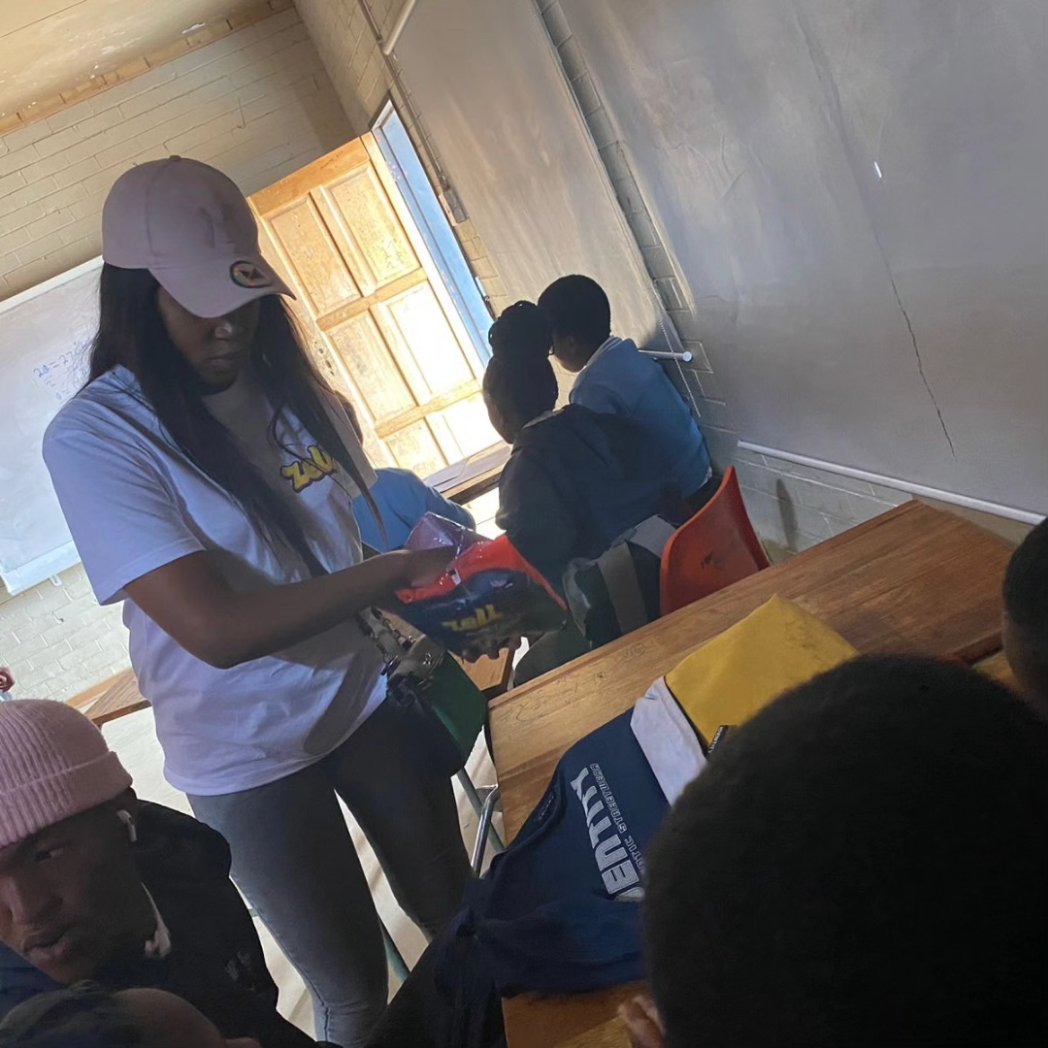 zeli_candy's tweet photo. ✌🏾✌🏾 Back to school, back at it !! #zelitosoweto #letaresecondary #zelicandy #zelisweets #TownshipFlava #Soweto #SchoolSampling #zelitours https://t.co/fnPX4nF9n5