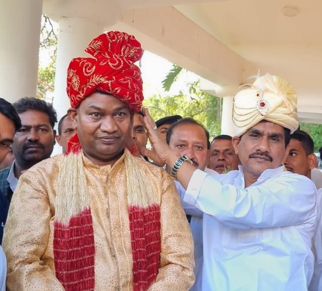 YadavSubhashRjd's tweet photo. झारखंड सरकार में माननीय मंत्री सह चतरा से राजद विधायक श्री @BhoktaSatyanand जी को जन्मदिन की हार्दिक बधाई एवं शुभकामनायें। 

ईश्वर से आपके उत्तम स्वास्थ्य एवं दीर्घायु जीवन की कामना करता हूँ।
@RJD4Jharkhand https://t.co/pnWNkpst6G