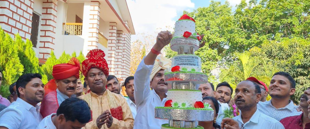 YadavSubhashRjd's tweet photo. झारखंड सरकार में माननीय मंत्री सह चतरा से राजद विधायक श्री @BhoktaSatyanand जी को जन्मदिन की हार्दिक बधाई एवं शुभकामनायें। 

ईश्वर से आपके उत्तम स्वास्थ्य एवं दीर्घायु जीवन की कामना करता हूँ।
@RJD4Jharkhand https://t.co/pnWNkpst6G