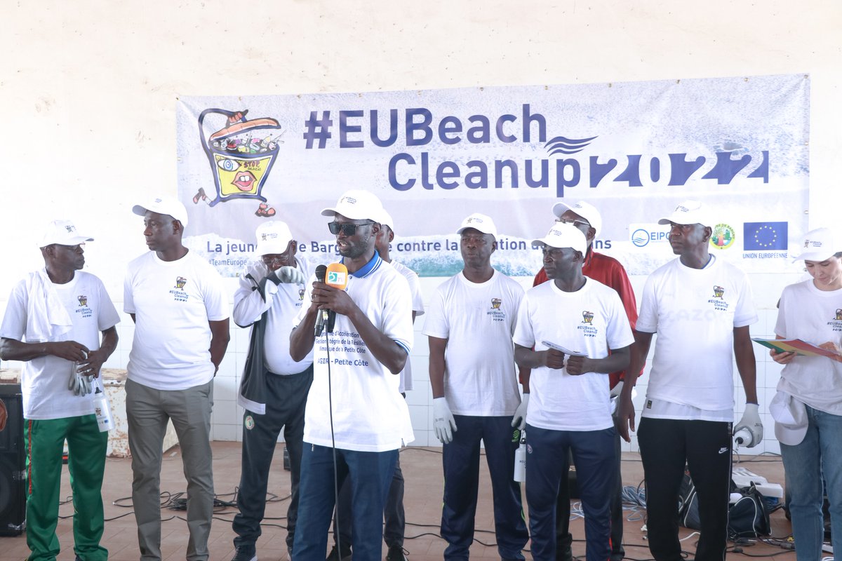 AgirLMT's tweet photo. #EUBeachCleanup #worldcleanupday #TeamEurope #crac #teammedza #AgirPetiteCote 
Retour #UEBeachCleanUp 2022 pour nettoyer la plage du quai de pêche de Bargny 📷 
📷 500 personnes
📷 550 sacs de déchets en 2 heures 1/3 https://t.co/yzhJuxSwYY