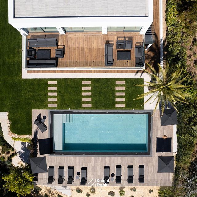 EstateNetFrance's tweet photo. Knight Frank French Riviera presents its Newly listed modern property in Super #Cannes, an Exceptional villa with panoramic #seaviews.

REF. 8100 | 📍Super Cannes 
https://t.co/zbQUiqTpRX
. . .
#knightfrank #knightfrankfrenchriviera #kffrenchriviera #frenchriviera #cotedazur https://t.co/InCI5f84aK