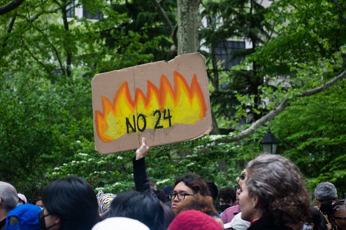 aaldef's tweet photo. "Stop killing us." "Stop the 24-hour workday." "No more twenty four." "No más veinticuatro." #MayDay #NoMore24 #Intro175 https://t.co/R2geU0Hi90