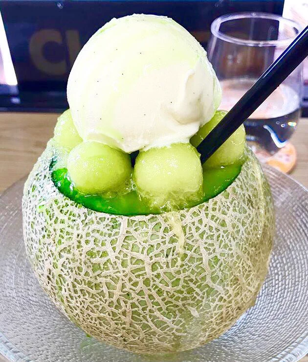 こんなメロンソーダ見たことない！？まるごとメロンの衝撃ビジュアルとは！