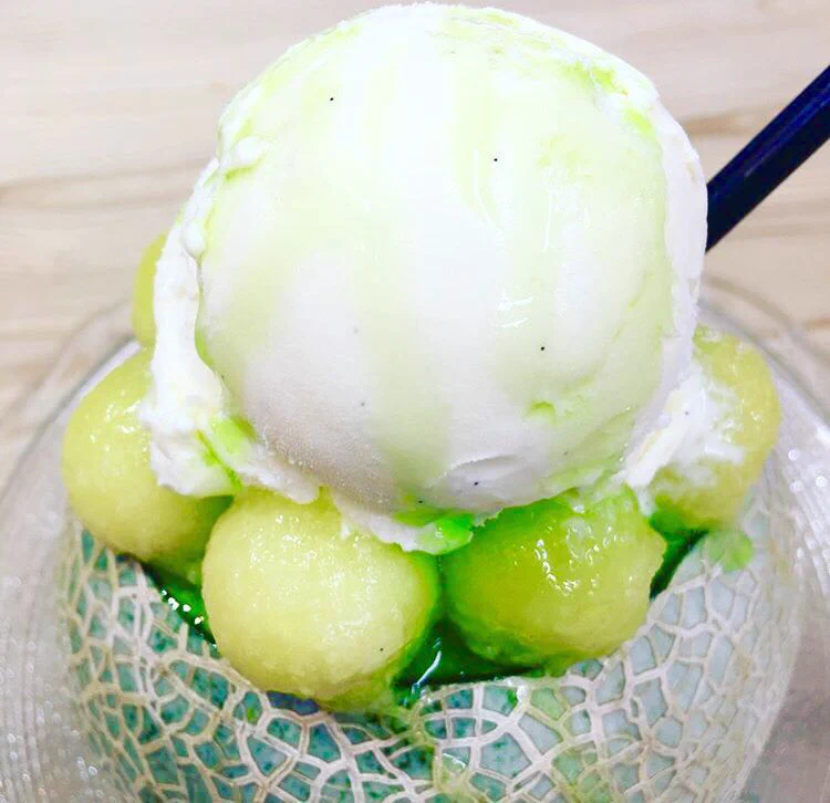 こんなメロンソーダ見たことない！？まるごとメロンの衝撃ビジュアルとは！