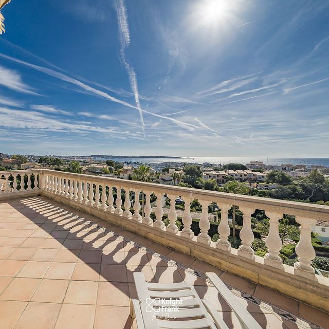 EstateNetFrance's tweet photo. Knight Frank French Riviera presents this ✨Newly listed✨ Rare find property located in the town of Golfe Juan.

REF. 9365
https://t.co/WfXA6IoDkS

. . .
#knightfrank #knightfrankfrenchriviera #kffrenchriviera #lifeatknightfrank #frenchriviera #cotedazur https://t.co/JDd6tZuBQi