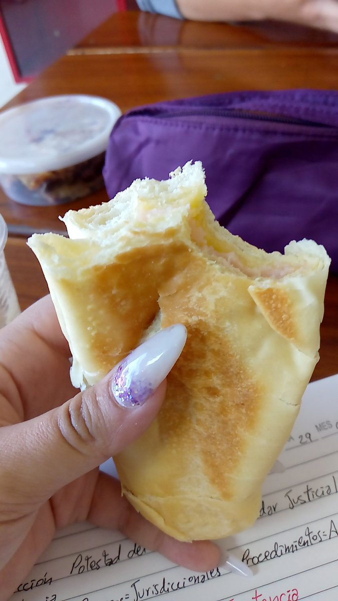 vppereira_'s tweet photo. Tengo un amigo que se acostumbró tanto a qué le pidiera de su desayuno porque nunca me daba chance de cocinar que ahora todos los días trae desayuno para ambos😂🫶🏻 https://t.co/dVsvQiWTXR