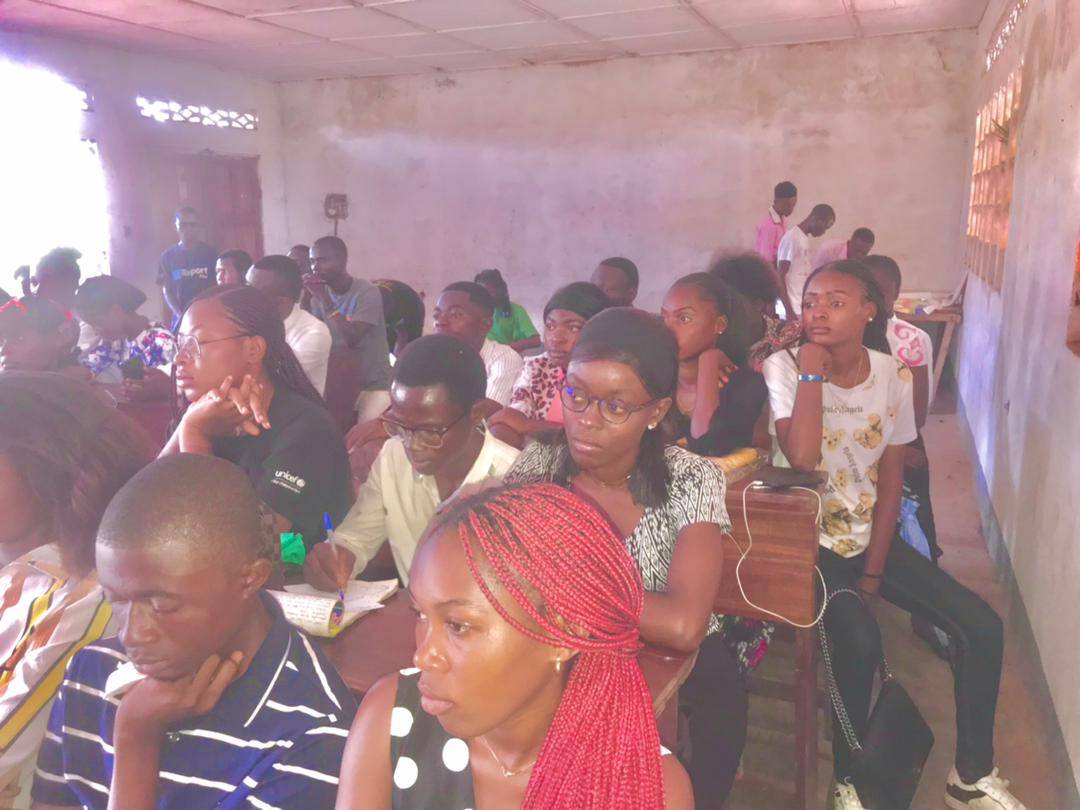 ureport_rdc's tweet photo. 📚Le club des filles de la communauté U-ReportBandundu a organisé une formation sur l'hygiène menstruelle: ce que c’est, les conséquences de la mauvaise hygiène menstruelle et pourquoi il faut prendre soin de soi.

💪🏿 Envoie gratuitement REGLES:
📲 par SMS au 101;
Ta voix compte! https://t.co/LYasNc0Vzl