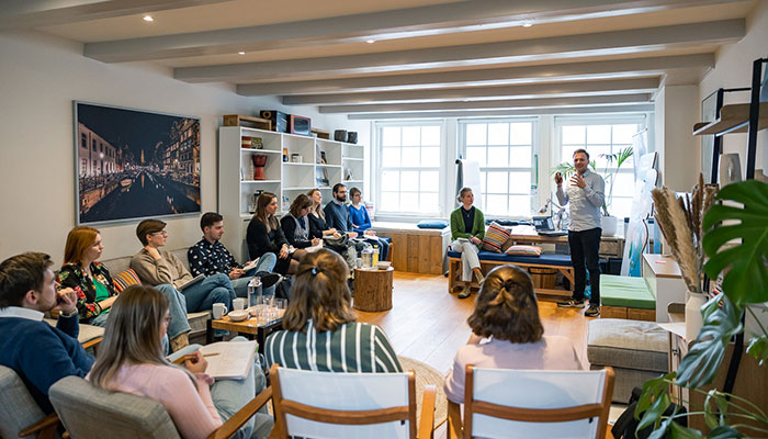 Wil jij je aansluiten bij een nieuwe generatie van transitiemakers?

De Transitiemaker training biedt skills &amp; kennis om jouw rol in transities te bepalen 🏄‍♀️
 
"De interactie vond ik extreem waardevol,” zei een deelnemer die je voorging!

⭐️ transitiemaker punt nl ⭐️