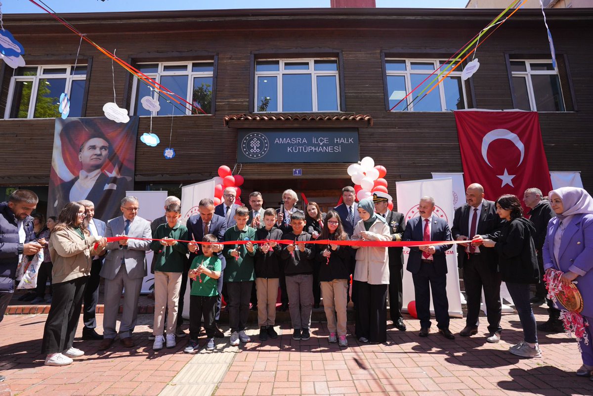 TCKulturTurizm's tweet photo. Bartın Amasra'da İlçe Halk Kütüphanesinin açılışını Bakan Yardımcımız @AhmetMisbah, Valimiz Nurtaç Aslan, AK Parti Milletvekili @yilmaztunc ve halkımızın katılımıyla gerçekleştirdik.

Batı Karadeniz'in hem kültürel hem turizm bakımından gözde ilçesine kütüphanemiz hayırlı olsun. https://t.co/DCuG5mPBgg