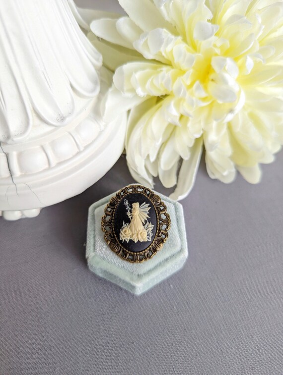 PapillionEra's tweet photo. Fairy Brooch, Fairy pin, Celtic Fairy, Enchanted https://t.co/DXlagUrLqB #fairypin #fairybrooch #celticfairy #enchantedfairygift @etsymktgtool https://t.co/9T98zHIXZs
