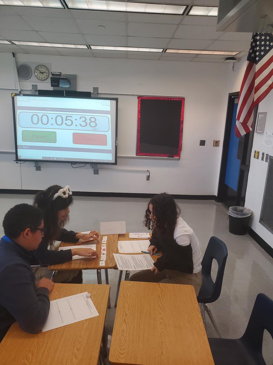 MDCPSSci's tweet photo. A great way to engage #ScienceThinking with our students is through rotations. Here is an example of Mrs. Herrera @LulyTeach123 doing so at @rubendariomcs with our students. #ThankYouEducators @AileenVega123 @WendyForteza @DaneMDCPS @NestorEMarcia @MDCPSSTEAM @MDCPSAcademics https://t.co/MLQ9fwxMp2