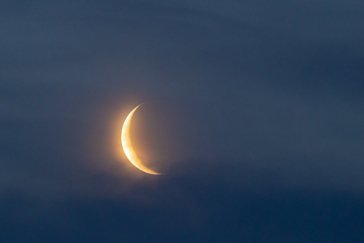 SoloReflexiones's tweet photo. La magia no está en la luna, sino en lo que piensas cuando la ves https://t.co/6YhbsRoUO3