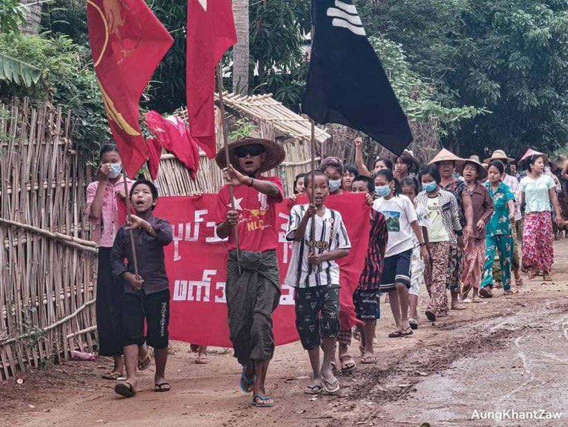KYITHAR95368969's tweet photo. Pro-democracy residents from western bank of Chindwin River, #Sagaing Region, marched in a village to eliminate the #MilitaryDictatorship on May2.

#LegalizationOfNUG    
#2023May2Coup                   
#WhatsHappeningInMyanmar https://t.co/Dj8YmBx02f