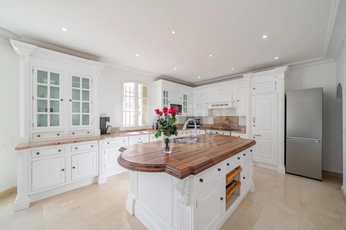 EstateNetFrance's tweet photo. Sophisticatedly maintained its origin and its touch of elegance 🌸

This beautiful historic home is located in the city center of Villefranche-sur-Mer.

➡️https://t.co/Ai1w5xfEdV
. . .
#KnightFrank #KnightFrankFrenchRiviera #FrenchRiviera #RealEstate #property https://t.co/kYysT0Nyv6