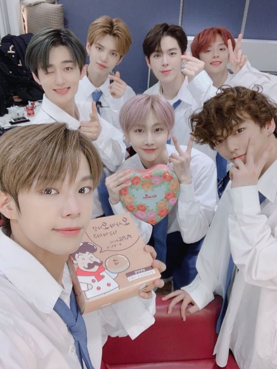 VeriveryUkraine's tweet photo. ╰☆ Так як у #VERIVERY скоро камбек, пропонуємо Вам познайомитись з ними!

З нас тред-знайомство з 7 чудовими хлопцями, з Вас - лайк і ретвіт. 

Домовились? :) Будемо дуже вдячні! https://t.co/P7DRporE8C