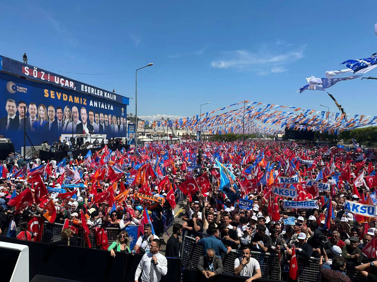 Aysekeyikyilmaz's tweet photo. Antalyam bug��n bir başka güzel💙
Dünya Liderimiz, Sayın Cumhurbaşkanımız @RTErdogan’ın hitaplarını dinliyoruz.
#AntalyaİçinDoğrusuAkParti 

@aysekesir @alicetin_07 https://t.co/uE9ugckX0e
