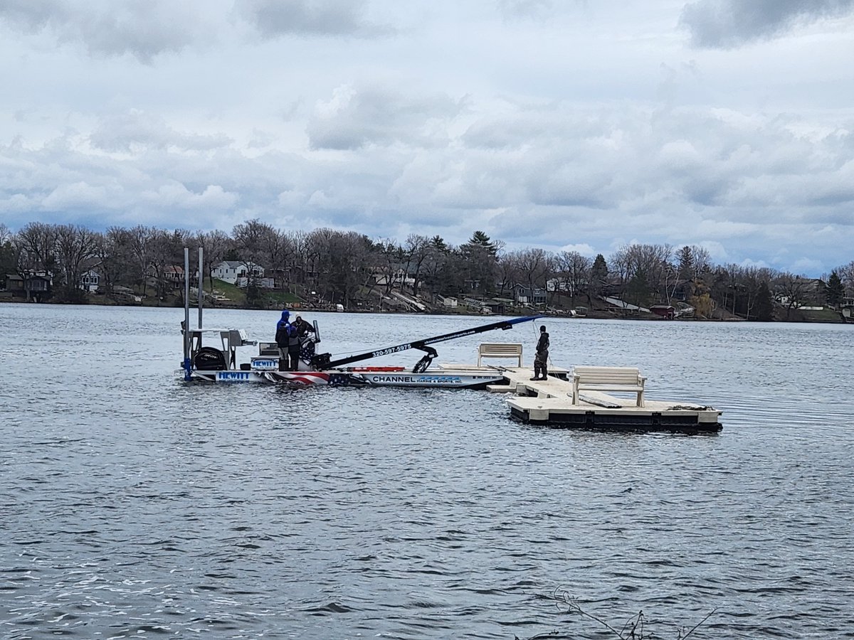 Riverside_Vacay's tweet image. This weekend was a bit chilly, but we were still able to start putting our docks in!!!

Who else is getting excited that the resort season is now finally underway?!?!?!

#riversideresort #2023season #familytradition #docks
