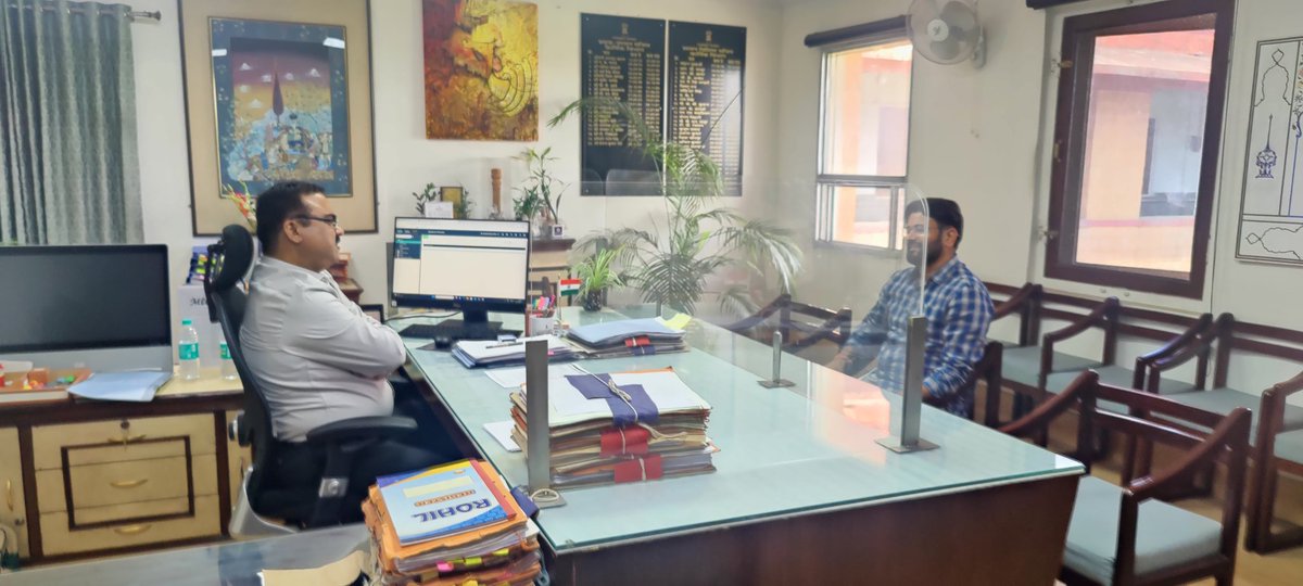 TheUpenYadav's tweet photo. युवा बेरोजगारों की प्रमुख 4 मांगों को लेकर कार्मिक विभाग प्रमुख सचिव हेमंत गेरा जी से सचिवालय में मुलाकात की -
1-एक लाख नई भर्तियों का विभाग वाइज वर्गीकरण जल्द से जल्द जारी किया जाए  l 
2- सीईटी ग्रेजुएशन का परिणाम जारी हो चुका है 
और CET 12 का परिणाम जारी होने वाला है
लेकिन सीईटी की पात्रता का फार्मूला तय नहीं होने से समान पात्रता के बाद होने वाली भर्तियों की विज्ञप्ति और भर्ती परीक्षाओ का कैलेंडर जारी नहीं हुआ है और इस संबंध में कर्मचारी चयन बोर्ड ने आपसे निर्देश मांगे है l
अतः इस संबंध में निर्देश तत्काल बोर्ड को भिजवाया जाए,
और CET में प्रतिशत का क्राइटेरिया तय किया जाता है तो अच्छा निर्णय होगा l
3- नई RAS भर्ती की अभ्यर्थना जल्द से जल्द आरपीएससी को भिजवाया जाए l
4-सीईटी के बाद होने वाली कई भर्तियों की अभ्यर्थना कर्मचारी चयन बोर्ड नही पहुंची है
उन भर्तियों की अभ्यर्थना तत्काल कर्मचारी चयन बोर्ड को भिजवाया जाए l