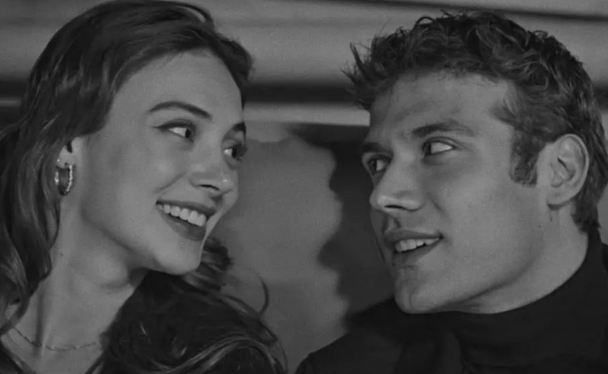 Gül sevdiceğim, gülmek sana çok yakışıyor.