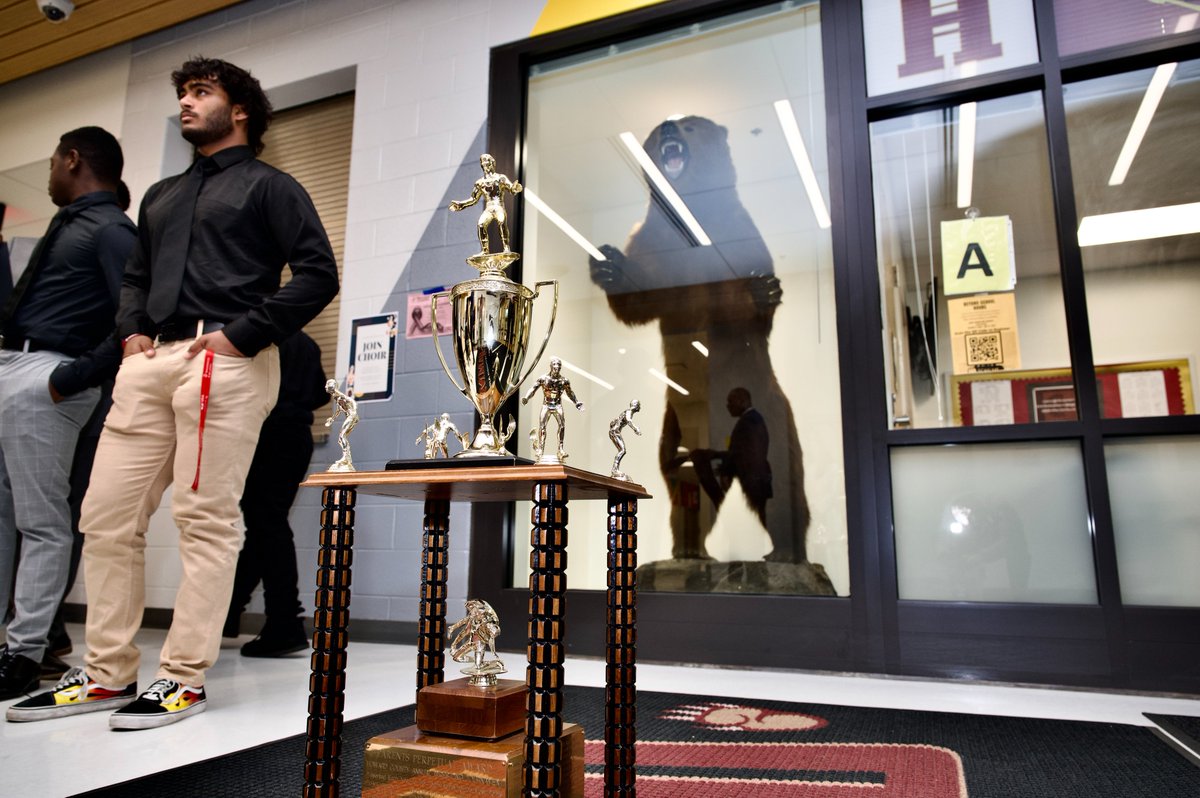 HoCoGovExec's tweet photo. Our @hcpss_hahs Golden Bears won the Howard County Wrestling Tournament! I was elated to stop by and congratulate our Golden Bears for their achievements. This was our Golden Bears’ second county tournament victory and their first since 1994.

Congratulations! https://t.co/1iZamMGEx1