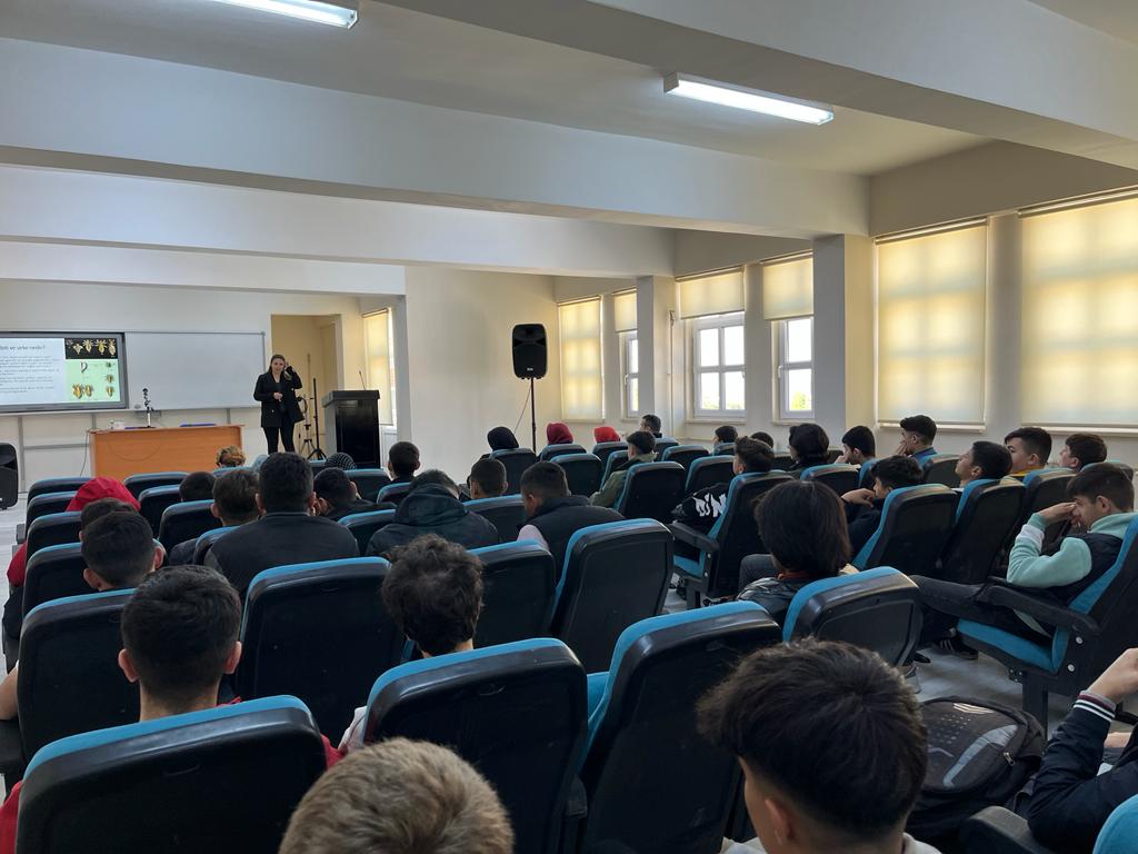 SGTMTAL's tweet photo. Okulumuz personel ve öğrencilerine bulaşıcı hastalıklar ve KKKA hastalığı ile  ilgili Toplum Sağlığı Merkezi görevlilerince seminer verildi. https://t.co/K8MRVReN8B