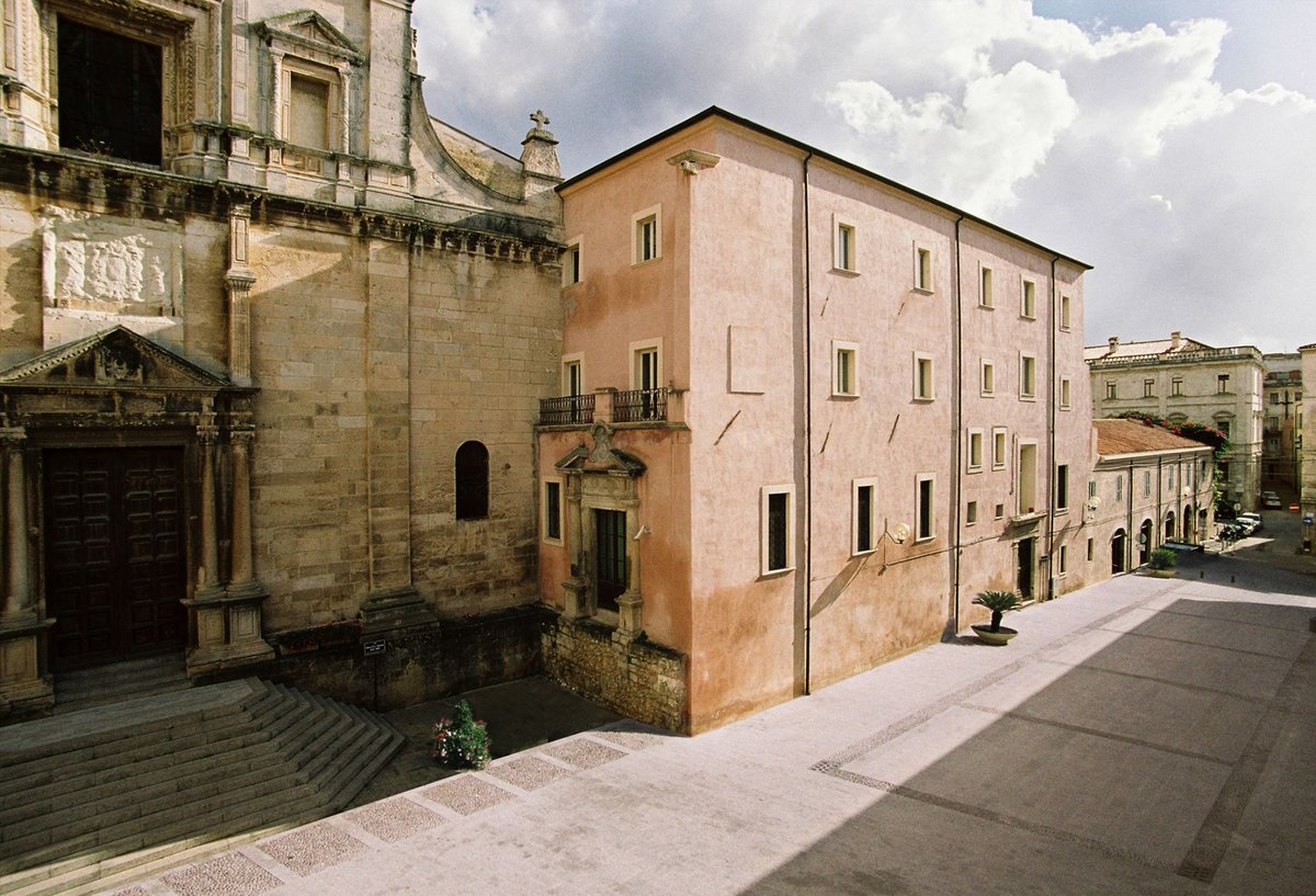MiC_Italia's tweet photo. Viaggia tra i luoghi della #Cultura per riscoprire la bellezza del nostro patrimonio.
📷 Oggi visitiamo la Pinacoteca nazionale di Sassari (Sardegna).
↘️ https://t.co/bgLnWZtOg6

#4maggio #MiC #luoghidellacultura #LuogoDelGiorno @museitaliani https://t.co/GNweZ4I48x