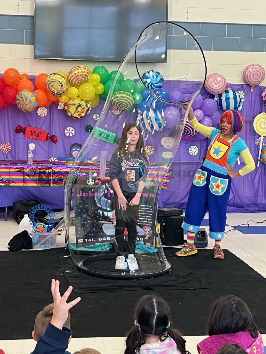 caputoteach's tweet photo. Theme Day Sicomac was amazing!! Charlie and the Chocolate Factory made us smile all day long! Thank you to our amazing PTO! @WPSSicomac #bubbles` https://t.co/w6uzindNDU