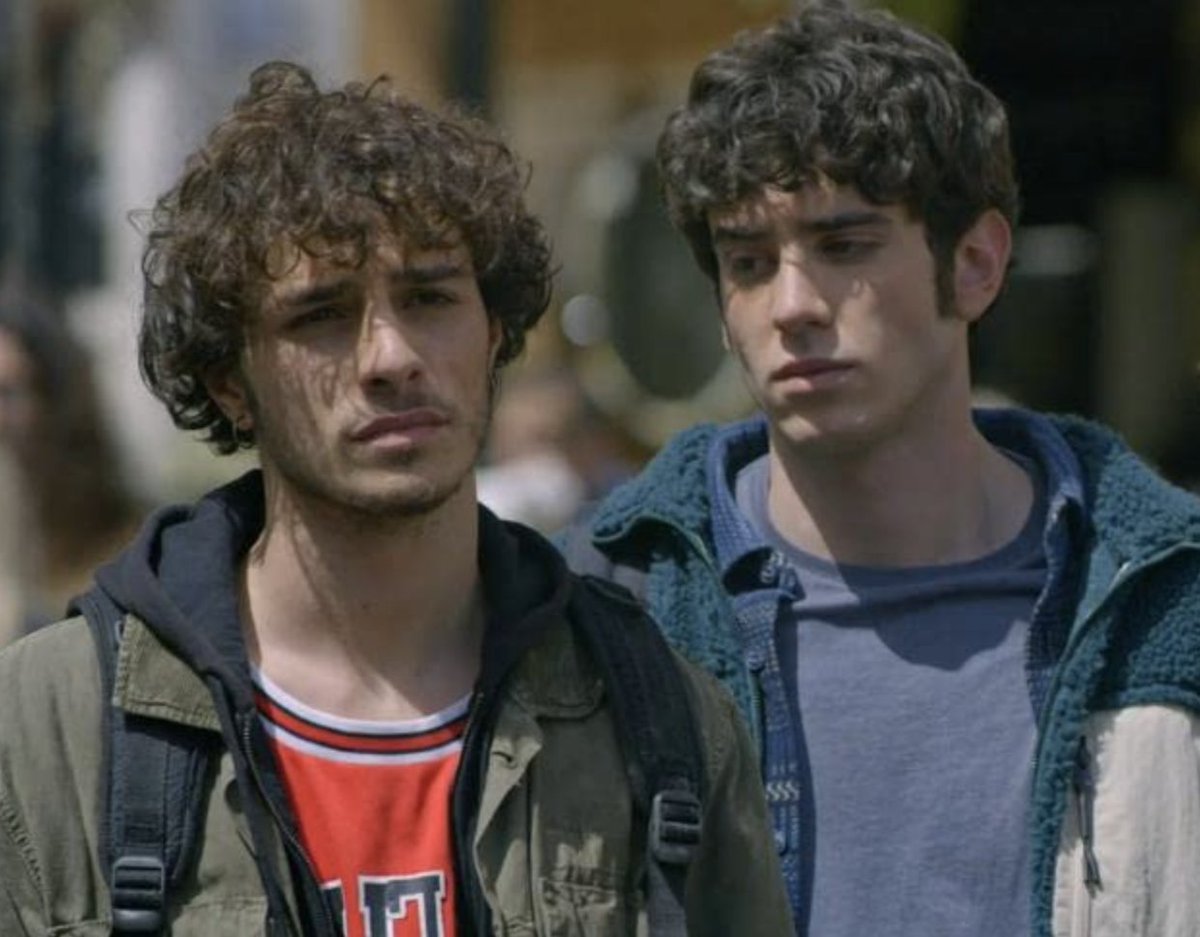 PrimeVideoIT's tweet photo. #UnProfessore si sa tutto a memoria 💙 https://t.co/j002sYuLlD