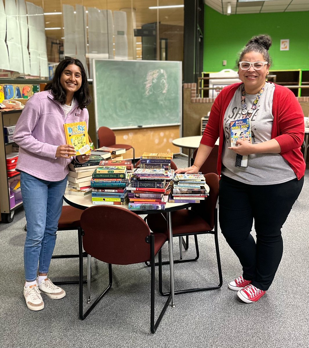 HappiReaders's tweet photo. Dropped off 300+ books to Albright Middle School today! 📗 https://t.co/Y6tXW55LWx
