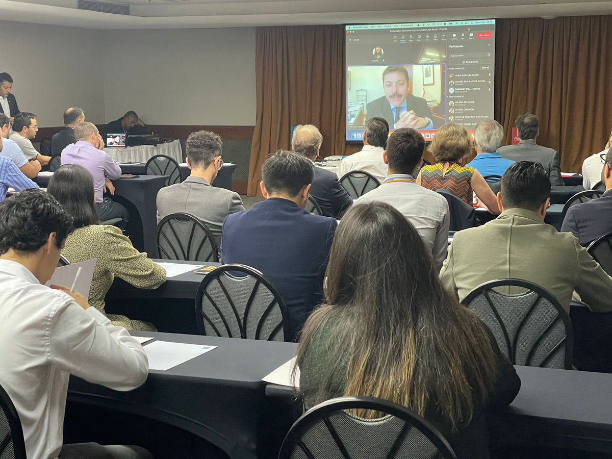 El Embajador <a href="/SebaDepolo/">Sebastián Depolo-Cabrera</a> participó hoy del inicio de la gira de 40 emprendedores chilenos a la Feria <a href="/WebSummitRio/">Web Summit Rio</a>. La feria es uno de los encuentros masivos más relevantes a nivel mundial en ámbitos de Innovación, emprendimiento y tecnología.