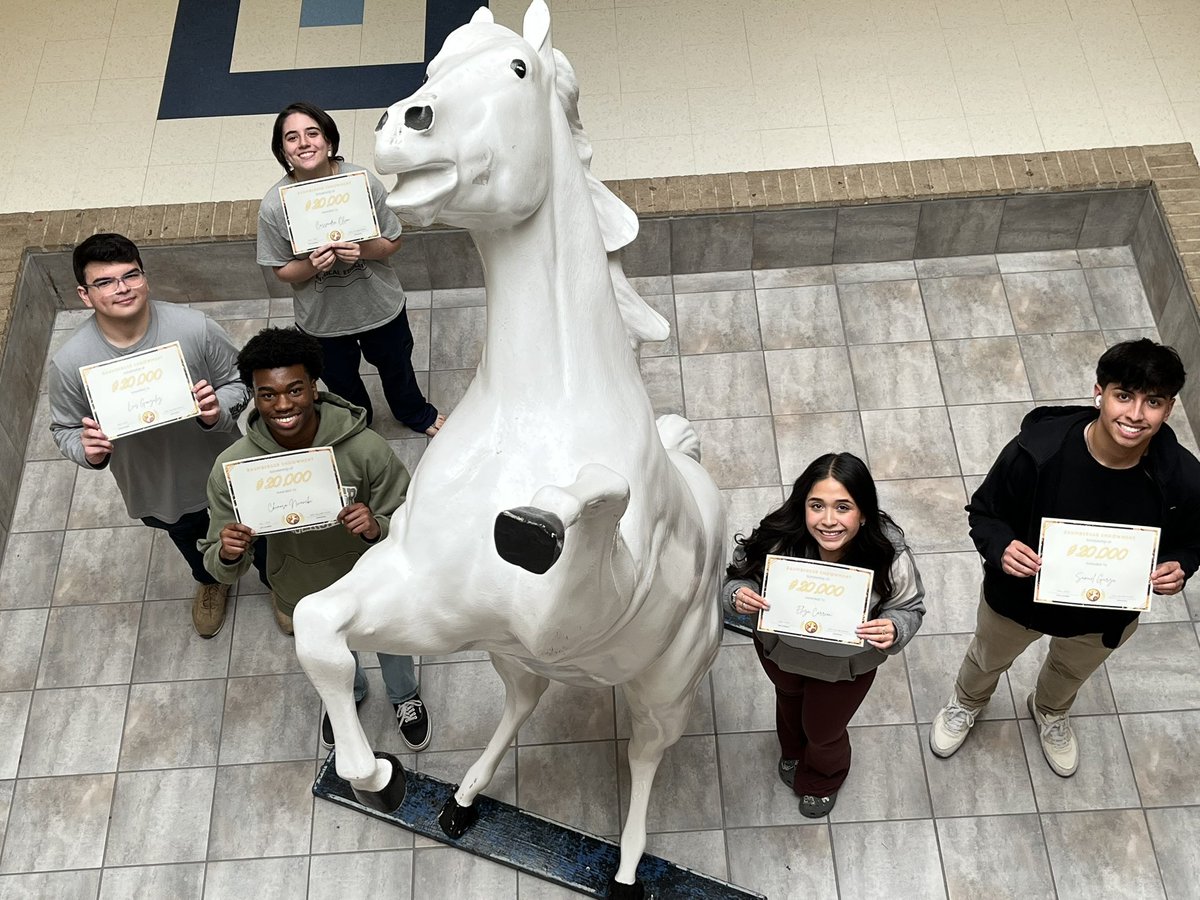 jjhstuco's tweet photo. We are SO proud to congratulate one of our hardworking and amazing StuCo Seniors, Chinoso N, for winning the Baumbeger Scholarship worth $20,000! 🎉🎓 Chinoso will be attending UT Austin this upcoming Fall. We are so happy for you Chinoso! Congratulations 🤍💙🥳 https://t.co/B5sYKrWvGK