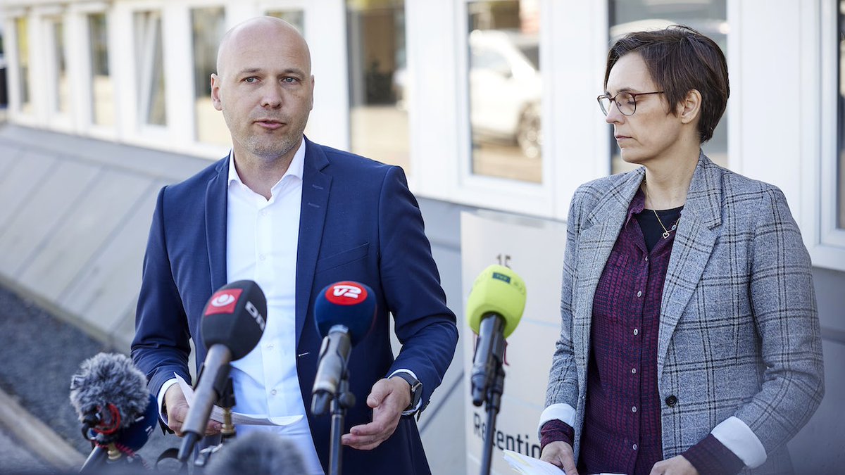 tv2newsdk's tweet photo. Fyrede topchefer får millioner med sig ud af døren i kræftsag https://t.co/FZkQ256jTO https://t.co/CPEXvTVlEV