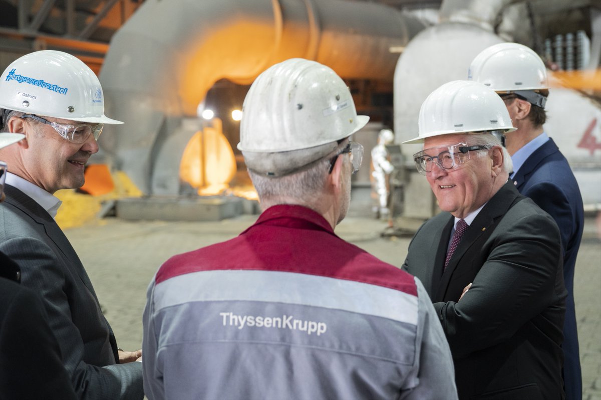 thyssenkrupp_en's tweet photo. German #FederalPresident Frank-Walter #Steinmeier, @BPrSprecherin, visited #thyssenkrupp Steel today &amp; learned about the #transformation to climate-neutral #steelproduction during a tour of the plant. At the end of the tour, he met with employees &amp; the works council. https://t.co/Me5yxdoO7P