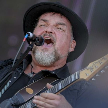 #UnDíaComoHoy en 1933 nace #ValentinTrujillo en 1983 nace <a href="/monlaferte/">Mon Laferte</a> en 1965 nace #MyriamHernandez en 1967 nace <a href="/EduardoCaces/">Eduardo Caces</a> bajista de <a href="/lucybelloficial/">Lucybell</a> en 1975 nace <a href="/IsmaelOddo/">Ismael Oddó</a> en 1962 nace <a href="/AlainJohannes/">Alain Johannes</a> y en 1983 nace #PabloFerrera músico de #LosDesaparecidos