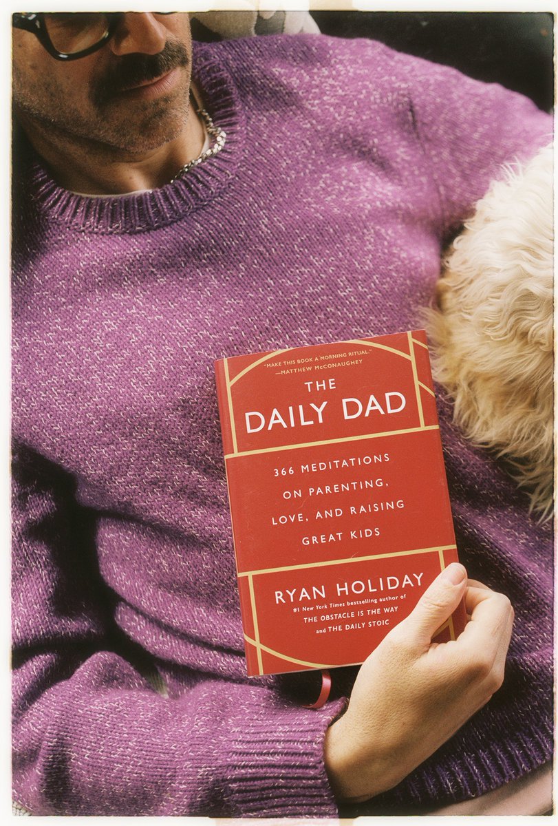 #1 New York Times bestselling author <a href="/RyanHoliday/">Ryan Holiday</a> returns with THE DAILY DAD, out now 🎉 366 timeless meditations on parenting in a few manageable paragraphs a day, this book is useful for even the most sleep deprived new parent: bit.ly/3HfANgz